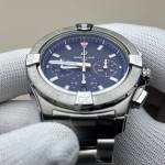 Breitling Avenger B01 Chronograph 44 - Image 4