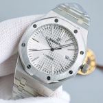 Audemars Piguet Royal Oak 15400 - Image 4