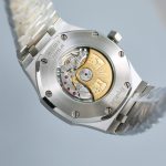 Audemars Piguet Royal Oak 15400 - Image 8