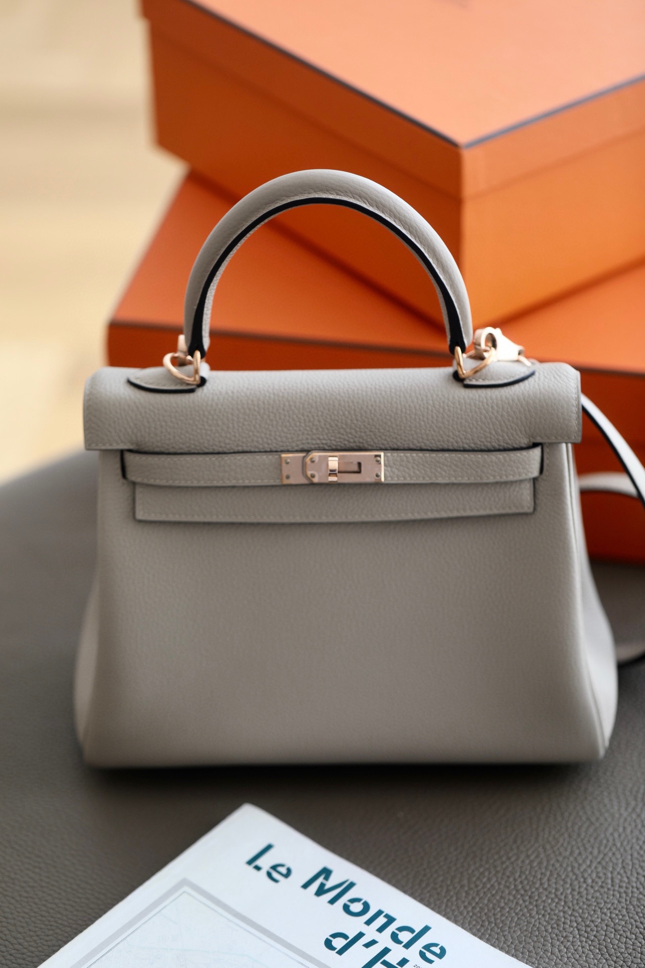 HSC-574F7180AE86 Kelly 25 Togo Trench(S2) Rose Gold Hardware - Image 1
