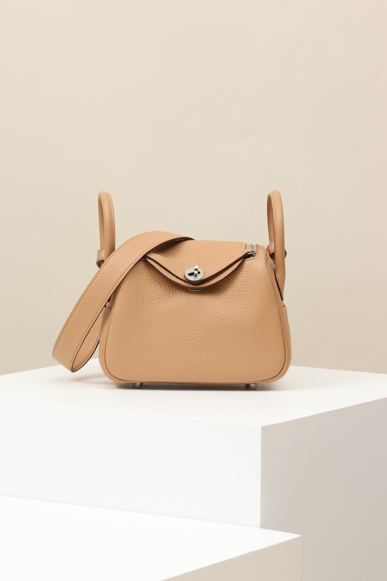 HSC-59CC86F04189 Lindy Mini Clemence Chai (0M) Palladium Hardware - Image 1