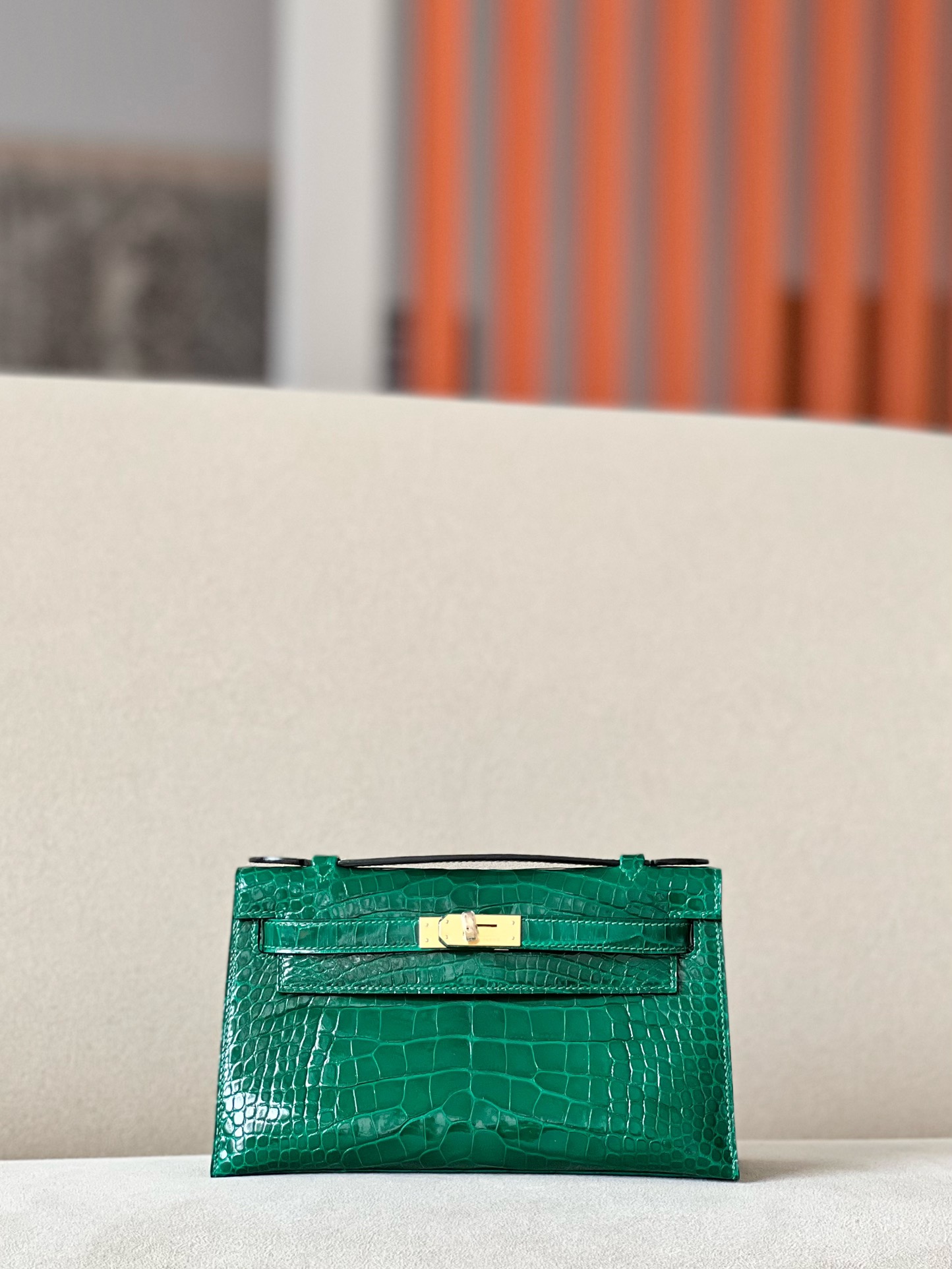 HSC-6D4CDAF92A26 Kelly Pochette Shiny Alligator Vert Emeraude (6Q) Gold Hardware - Image 1