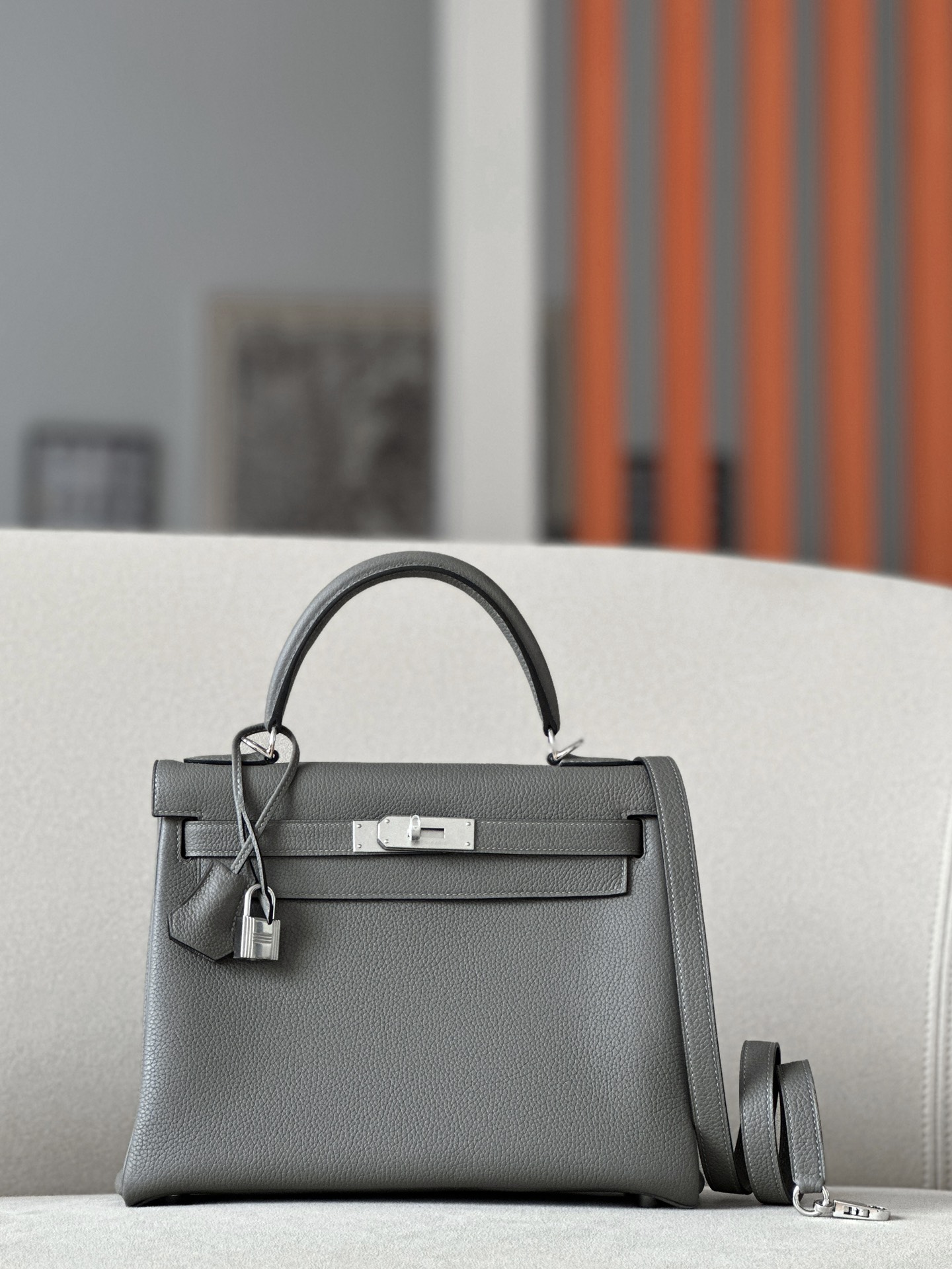 HSC-BE55C7712989 Kelly 28 Togo Gris Meye(0L) Palladium Hardware - Image 1