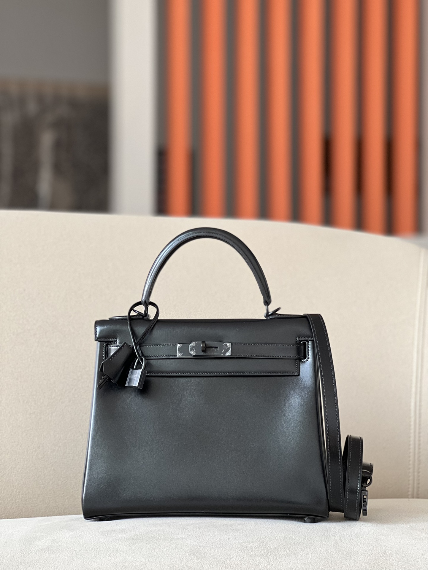 HSC-E7BE3839FC19 Kelly 28 Black Box Calf So Balck PVD Hardware - Image 1