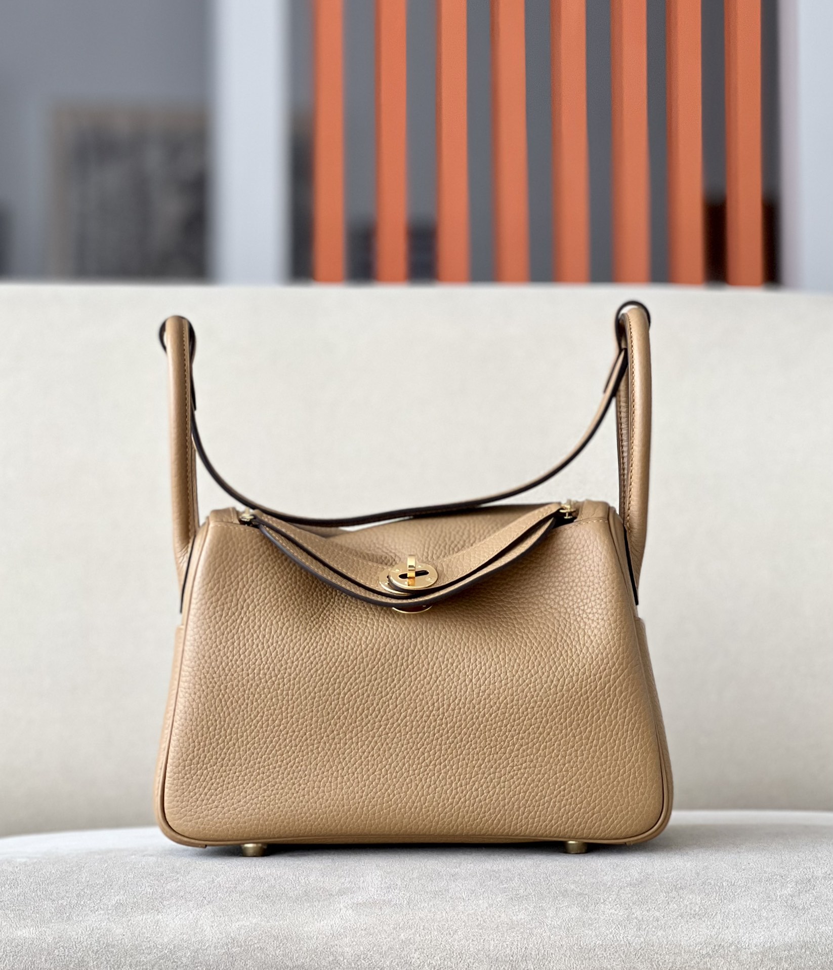 HSC-E8219ADF2893 Lindy 26 Clemence Sesame (2S) Gold Hardware - Image 1