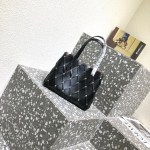 Valentino Beehive
