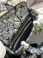 Dior Medium Lady D-Lite bag - Image 7