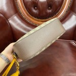 Gucci NEO VINTAGE GG SUPREME MESSENGER BAG - Image 2