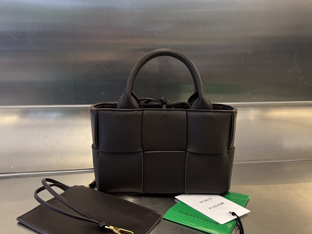 HSC-0C90D800806D BOTTEGA VENETA BV Candy Arco Tote Bag - Image 1