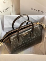 Givenchy Antigona Medium - Image 4