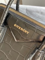 Givenchy Antigona Medium - Image 6