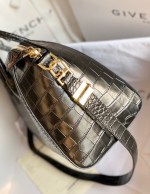 Givenchy Antigona Medium - Image 8