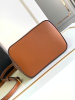 CELINE BUCKET CUIR TRIOMPHE BAG - Image 3