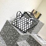 Valentino Beehive - Image 9