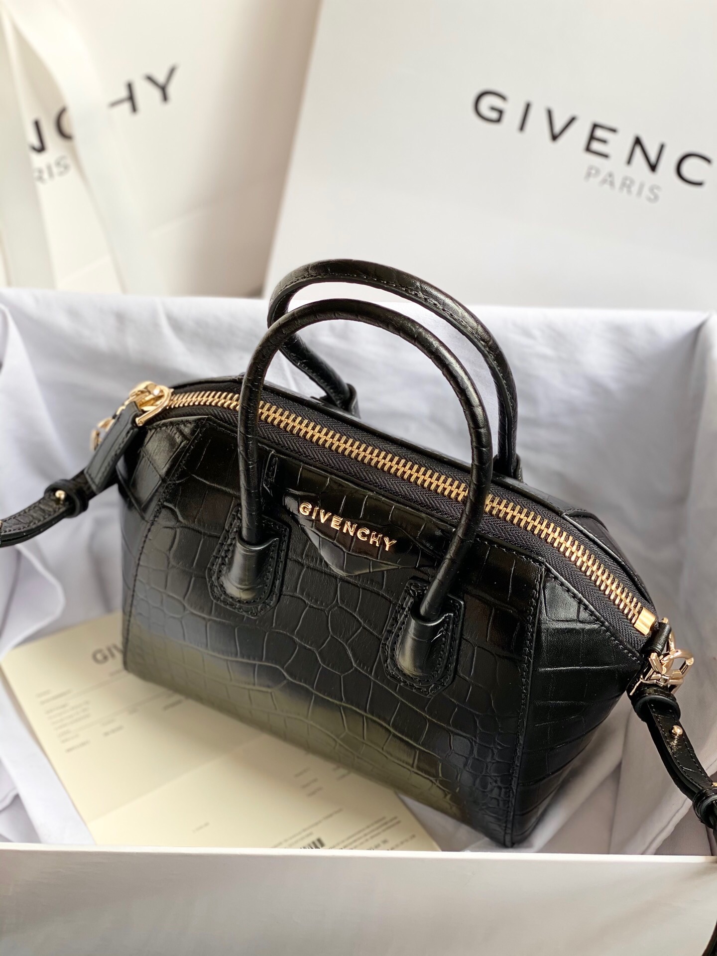 HSC-1377040741AD Givenchy Antigona Mini - Image 1