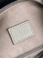 Louis Vuitton Why Knot MM - Image 3