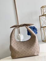 Louis Vuitton Why Knot MM - Image 6