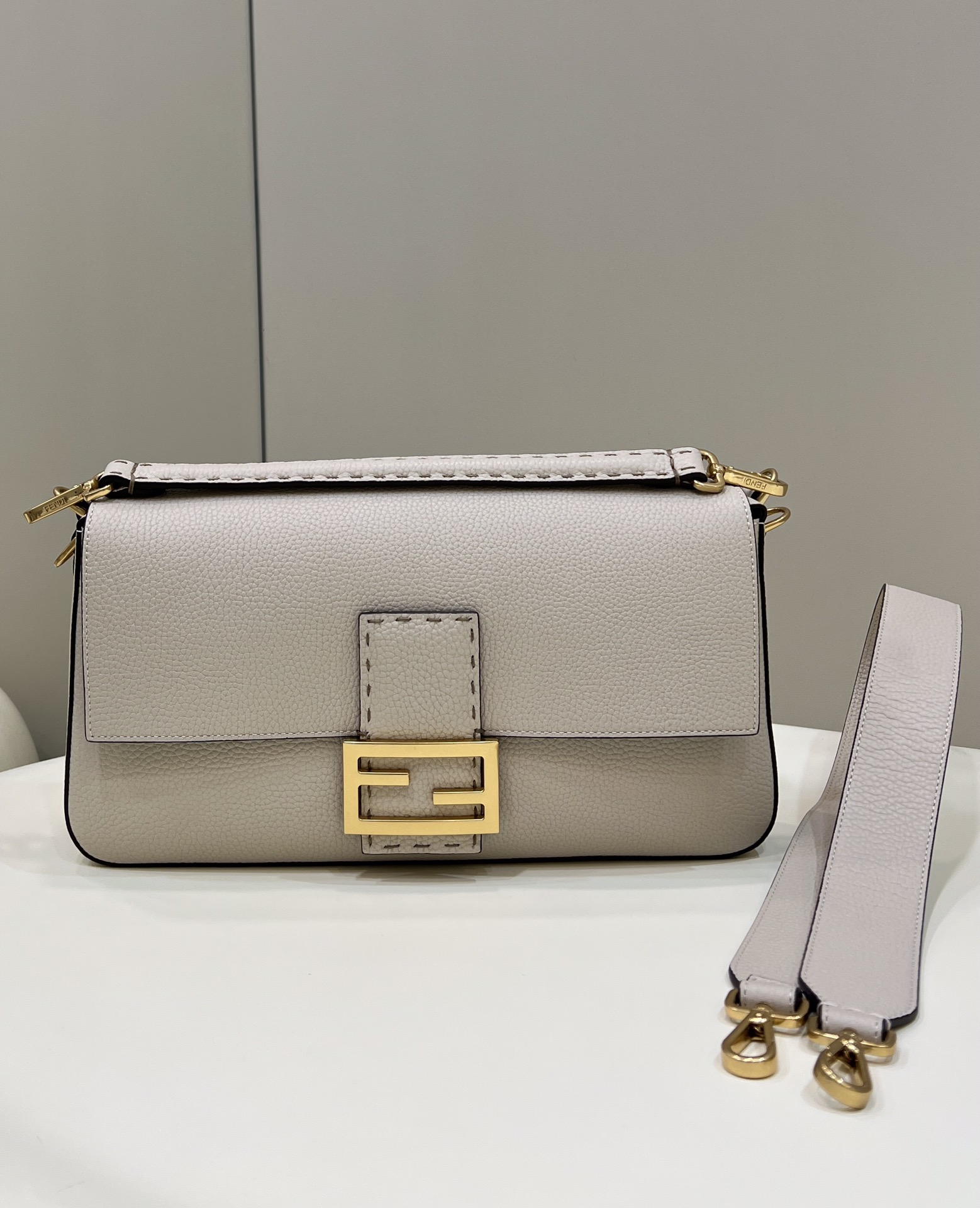 HSC-14C3928D94AE Fendi Baguette Large Bag - Image 1