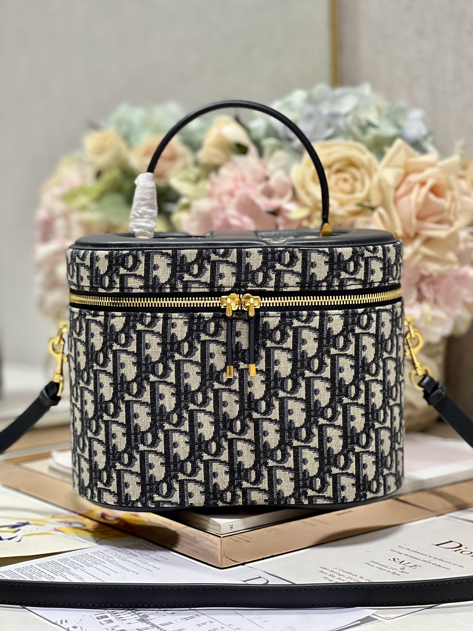 HSC-1510686BD13B DIOR MEDIUM CD SIGNATURE VANITY CASE - Image 1