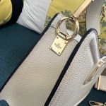 Valentino Garavani Handbag - Image 9