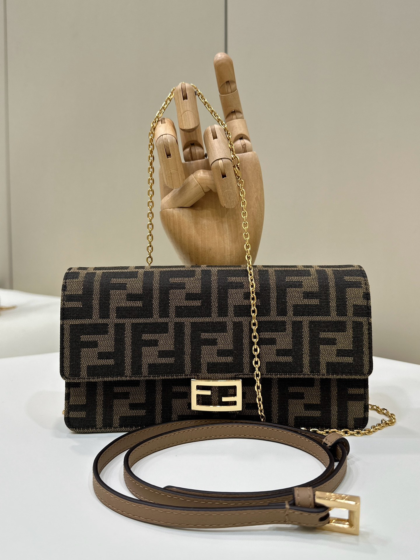 HSC-169F9C228AE0 Fendi Baguette Bag - Image 1