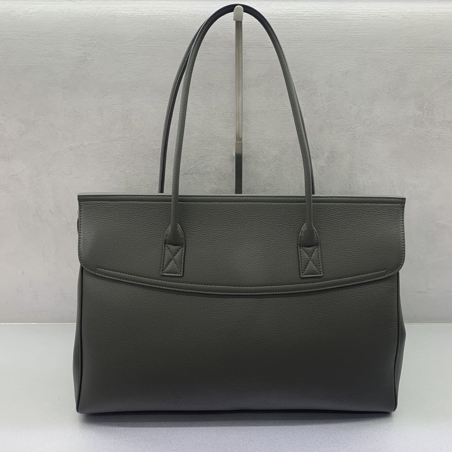 HSC-1B6B15504A0E Balenciaga Women’s Carrie Carry All Bag - Image 1