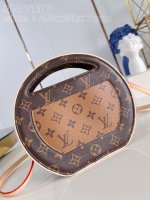 Louis Vuitton Around Me PM - Image 5