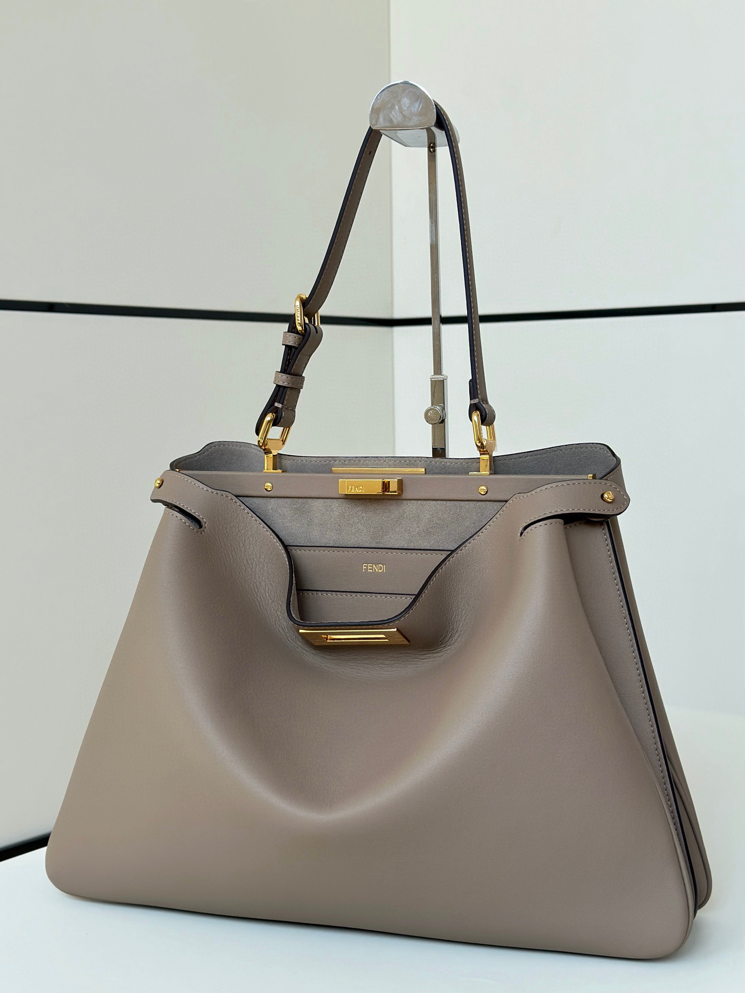 HSC-1F3DF7756423 Fendi Peekaboo Soft Large - Image 1