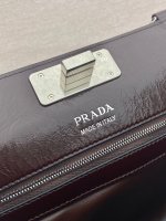Prada Medium leather tote bag - Image 9