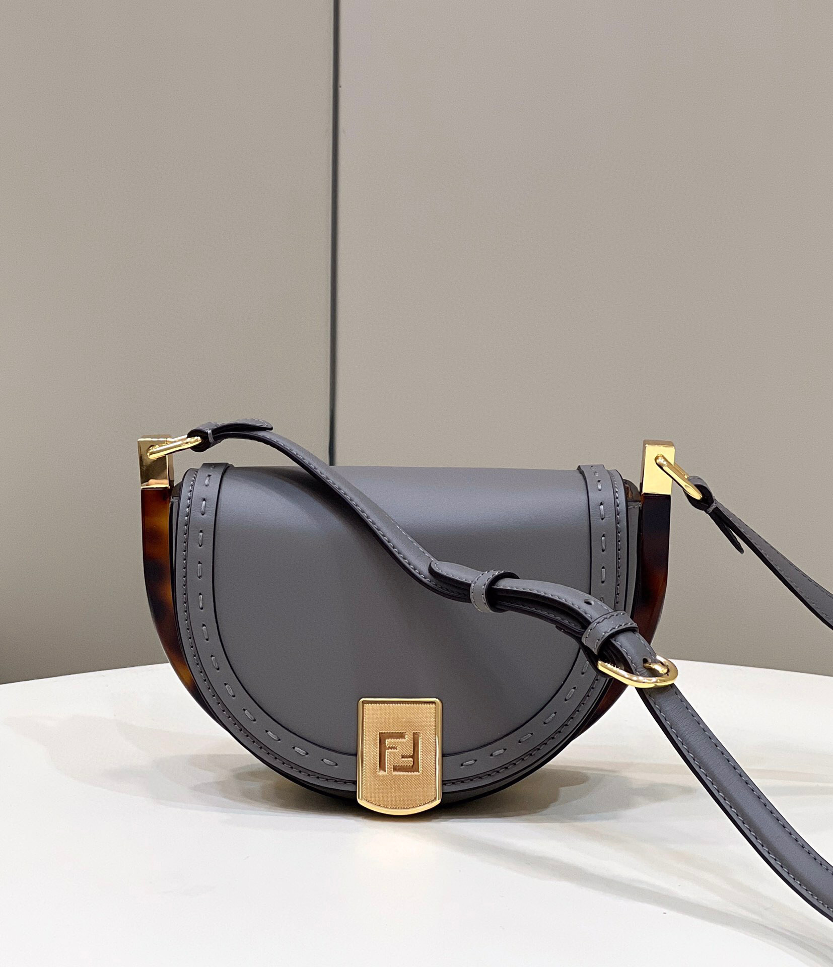 HSC-2546E6922832 Fendi Saddle - Image 1