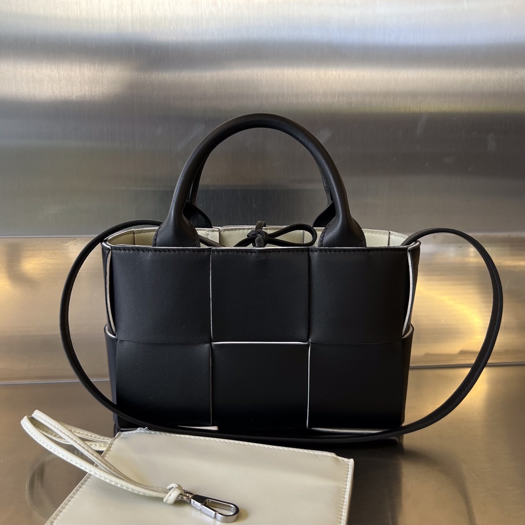 HSC-281D5E96B665 BOTTEGA VENETA BV Candy Arco Tote Bag - Image 1