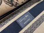 Dior Medium Lady D-Lite bag - Image 9