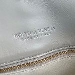 BOTTEGA VENETA Small Liberta - Image 3