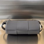BOTTEGA VENETA BV Medium Canette bag