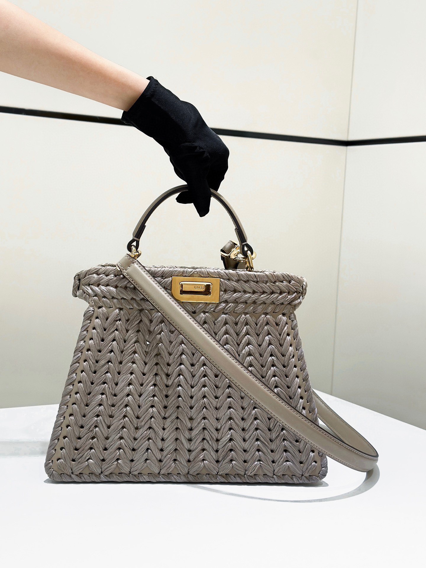HSC-2D04ACAC4449 FENDI Peekaboo ISeeU Small - Image 1