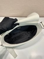 Leather bag with shoulder strap - Image 8