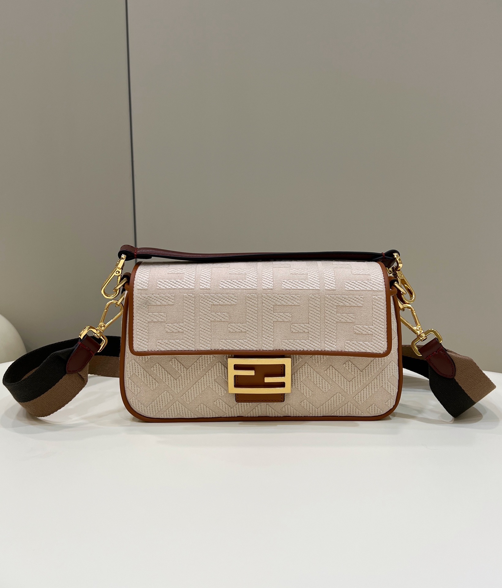 HSC-2F7A13AB26C0 Fendi Baguette - Image 1