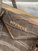 Givenchy Antigona Medium - Image 6
