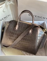 Givenchy Antigona Medium - Image 9