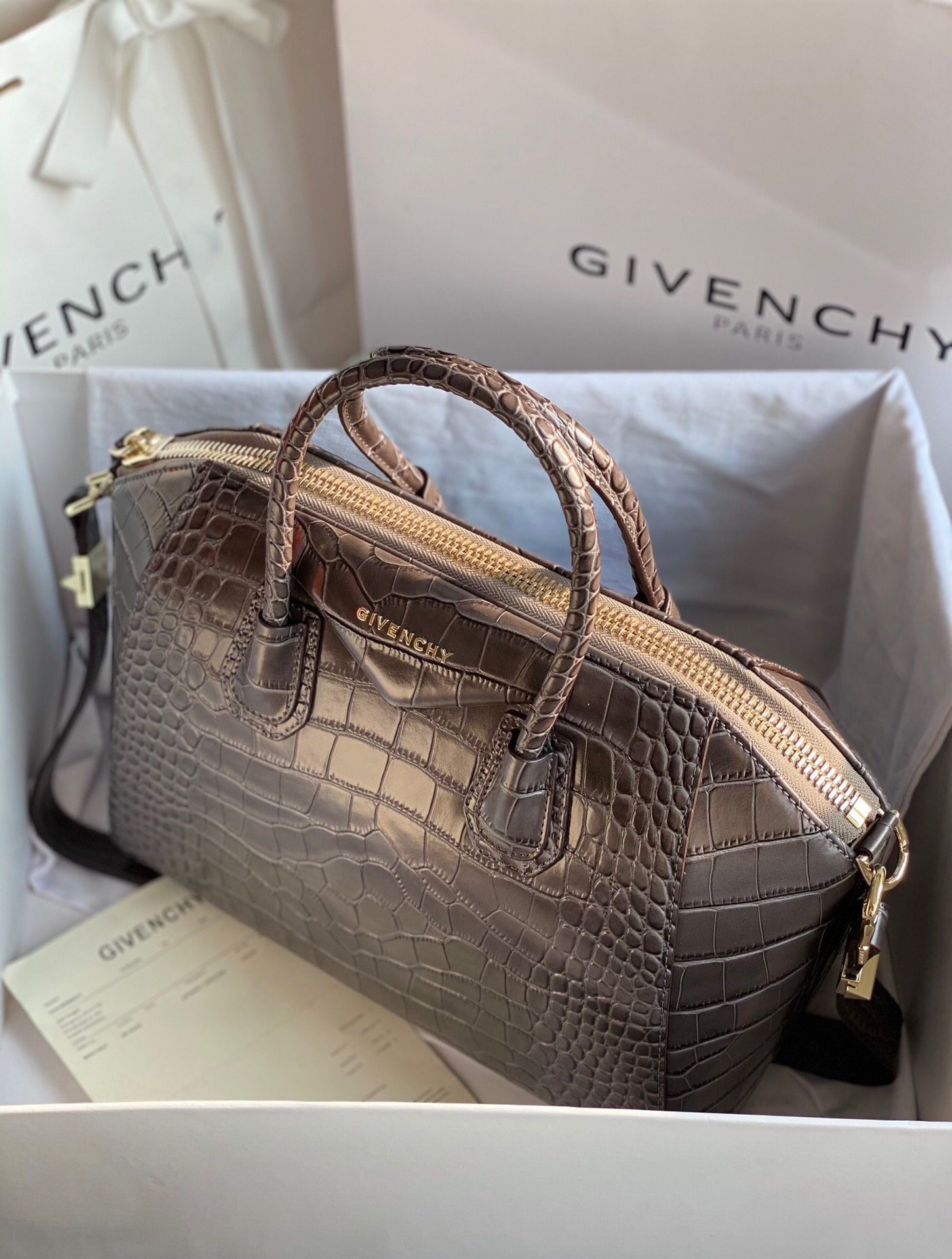 HSC-30CCB1AA08D1 Givenchy Antigona Medium - Image 1