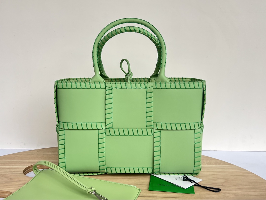 HSC-3208497ED589 BOTTEGA VENETA Arco Tote - Image 1