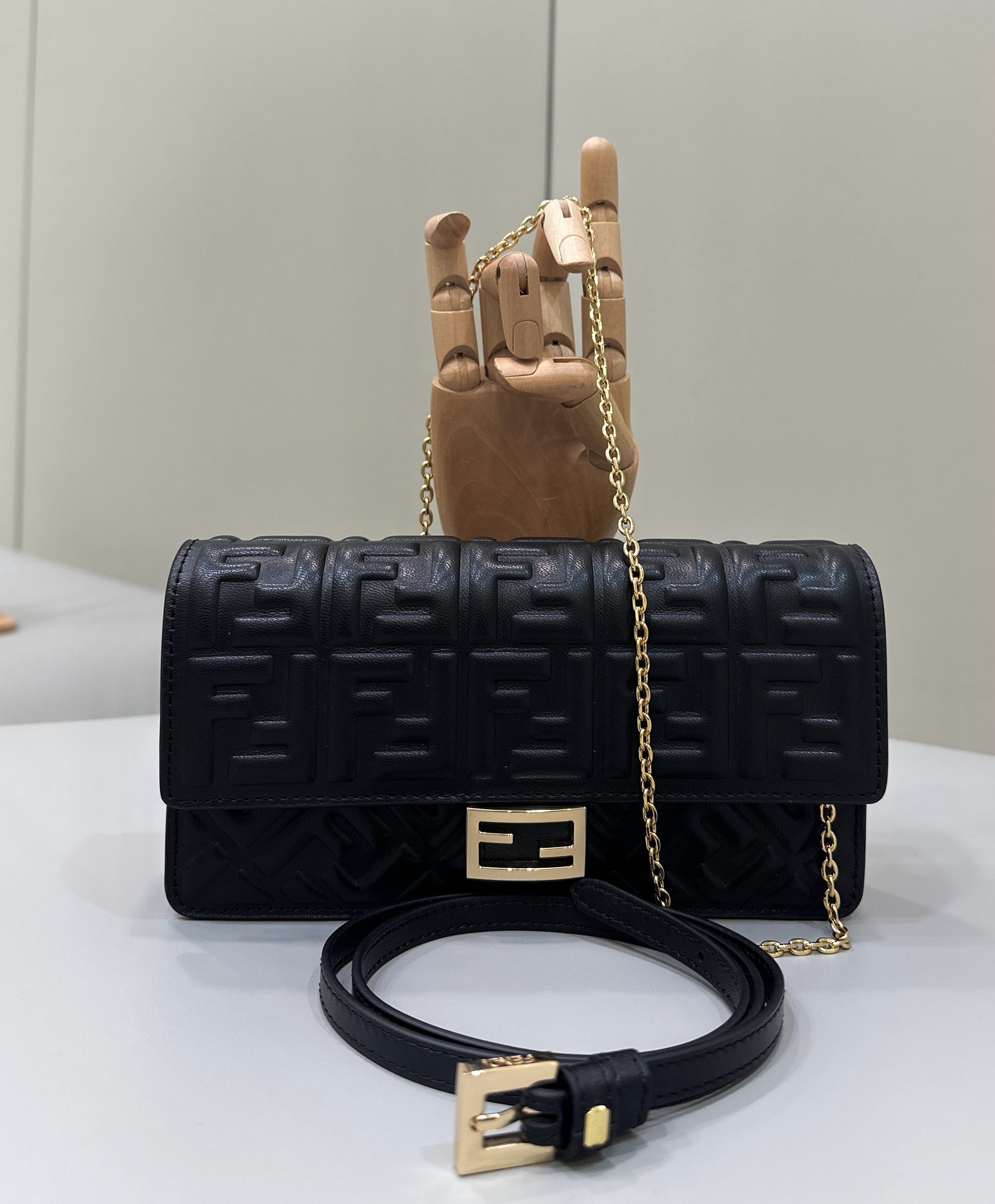 HSC-32BFF012D43C Fendi Baguette Bag - Image 1