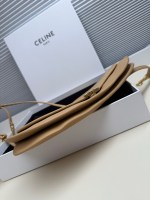 Celine SOFT TRIOMPHE BESACE - Image 9