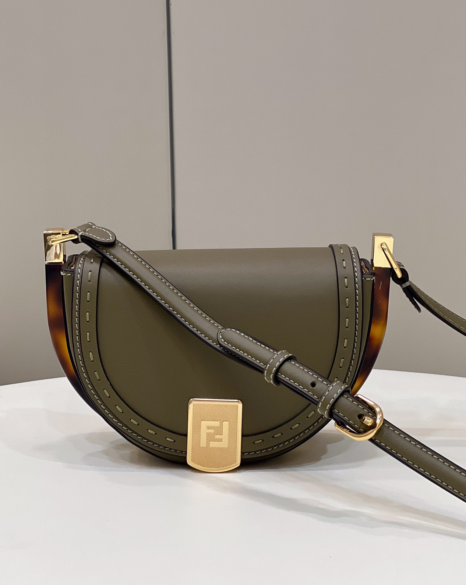 HSC-39E2DDD2F55F Fendi Saddle - Image 1