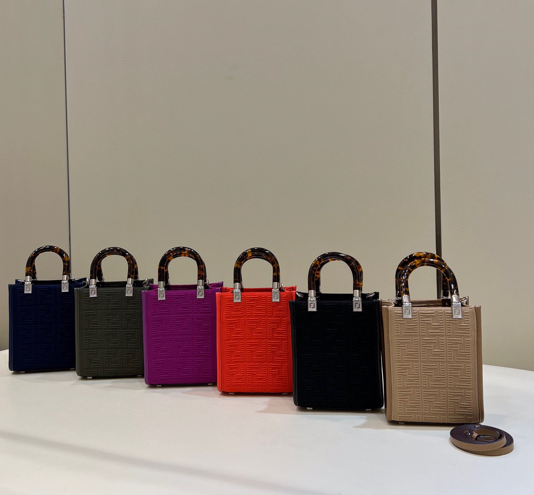 HSC-3A1FE82D6BC4 Fendi Tote - Image 1