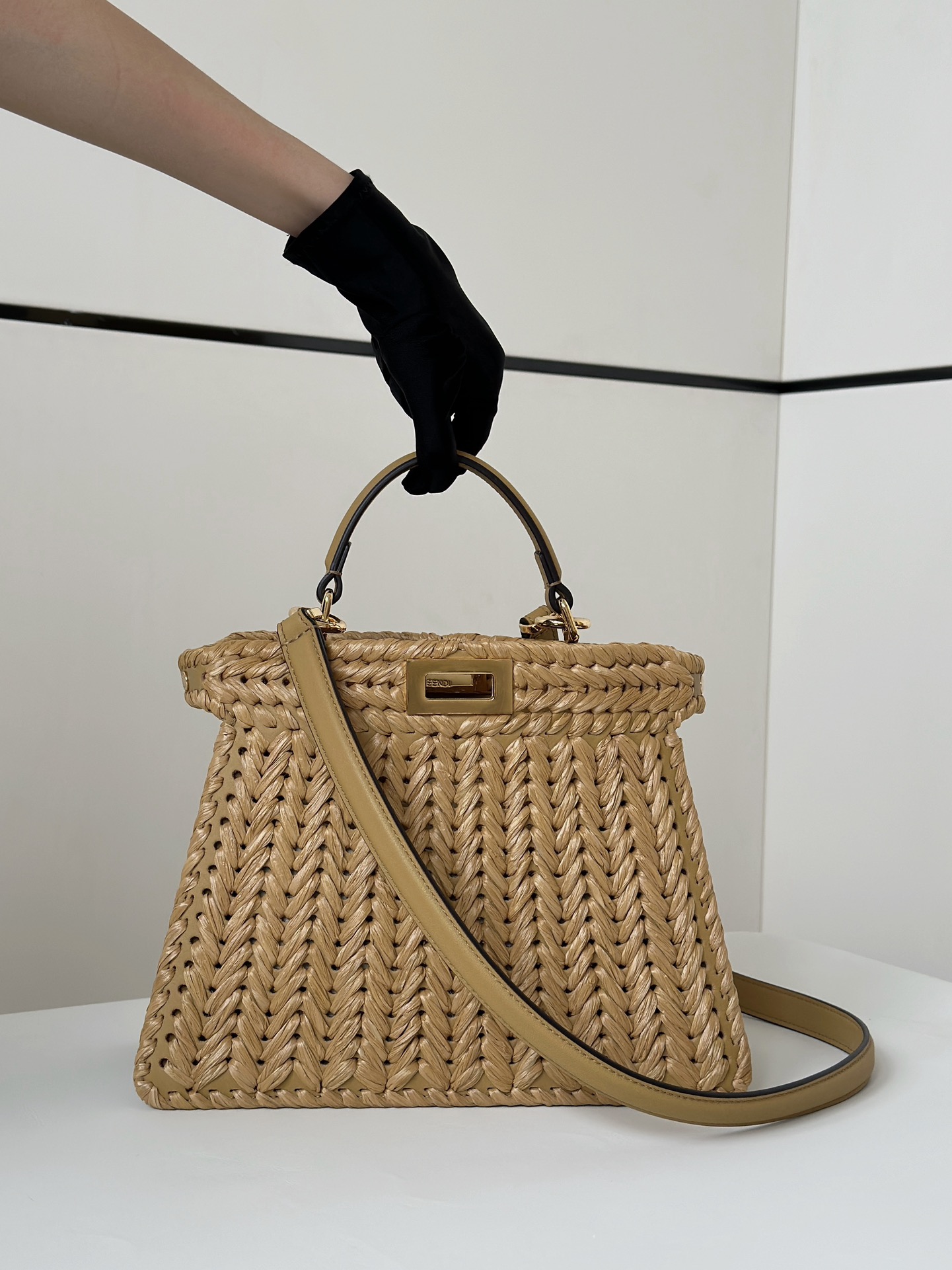 HSC-3A76EADB7A23 FENDI Peekaboo ISeeU Small - Image 1