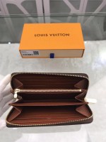Louis Vuitton Zippy Wallet - Image 5