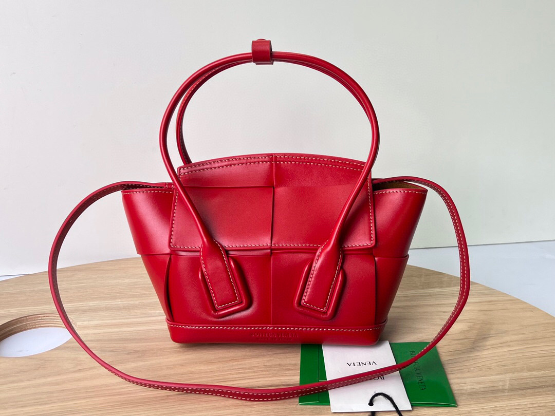 HSC-3AAD49EE40FB Bottega Veneta The Arco Mini - Image 1