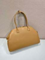 Large leather tote bag with zipper closure - Image 3