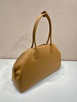 Large leather tote bag with zipper closure - Image 4